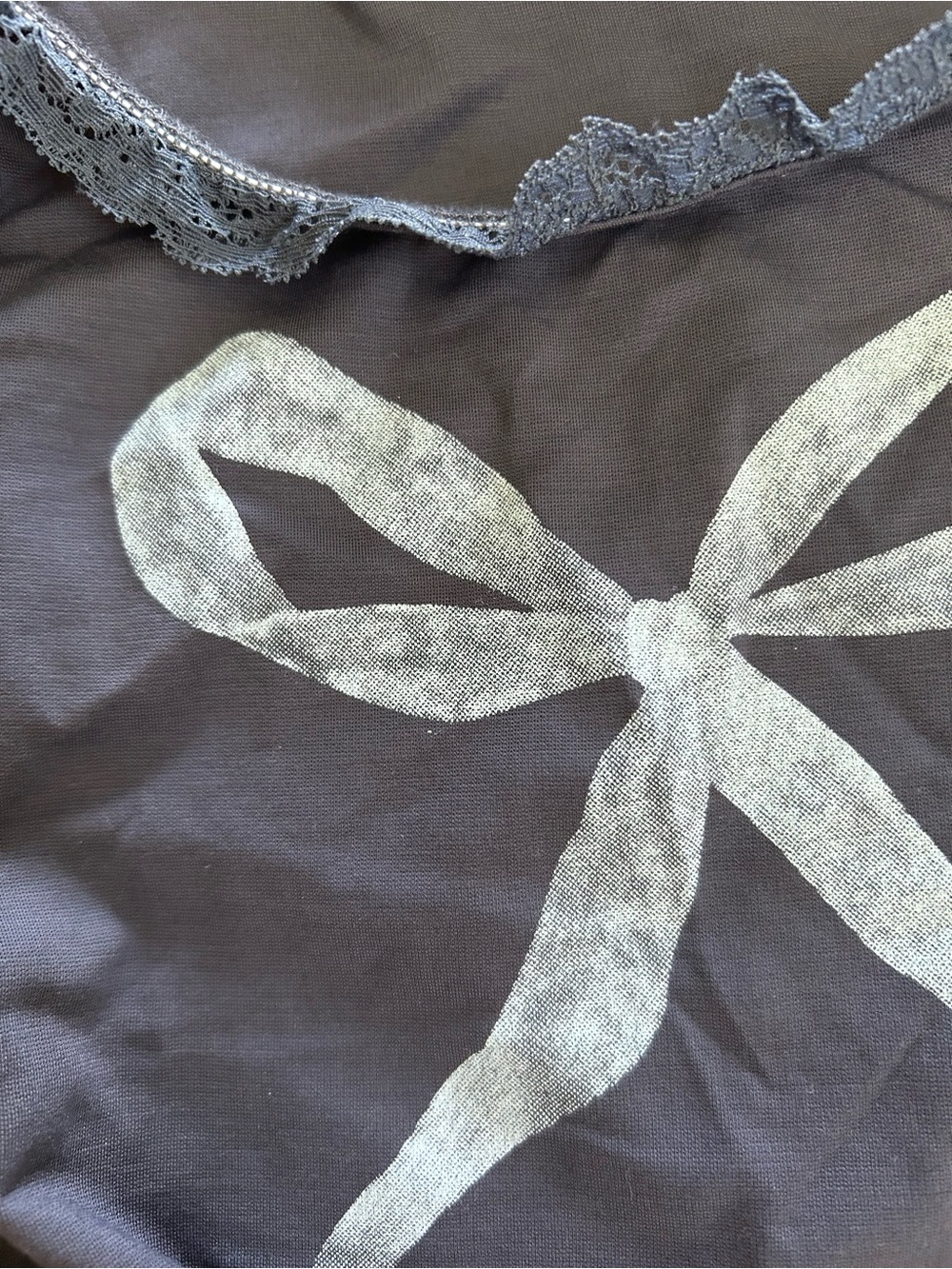 Stretchy bow tank with lace trim - Picture 2 of 3